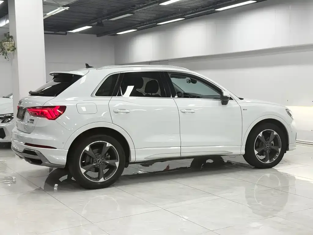 Audi Q3 — фото 10