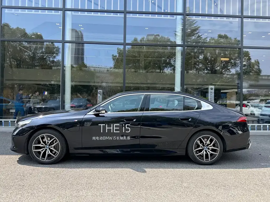 BMW i5 — фото 4