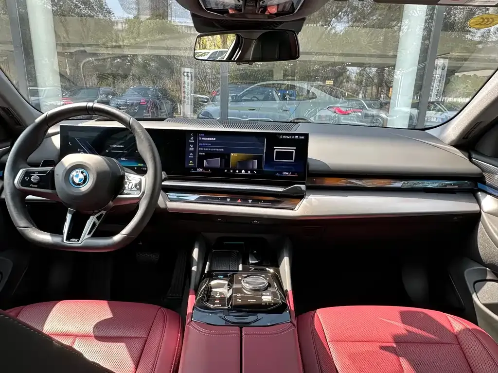BMW i5 — фото 3