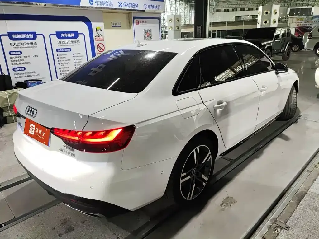 Audi A4L 2022 из CN, фото 10