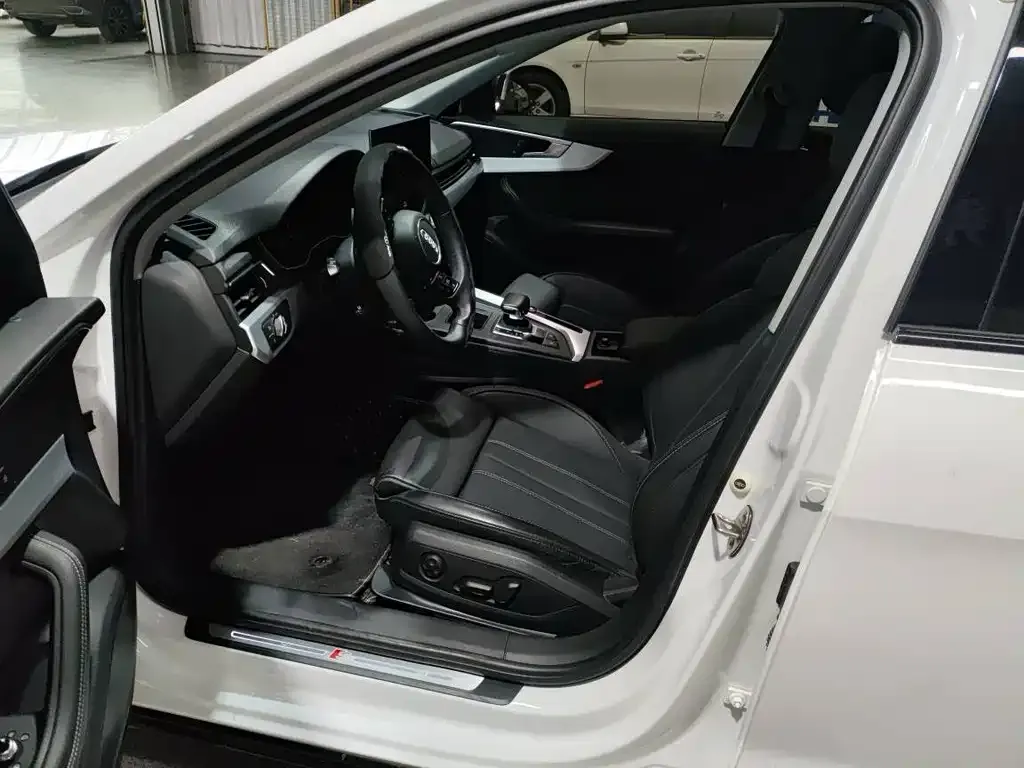 Audi A4L 2022 из CN, фото 5
