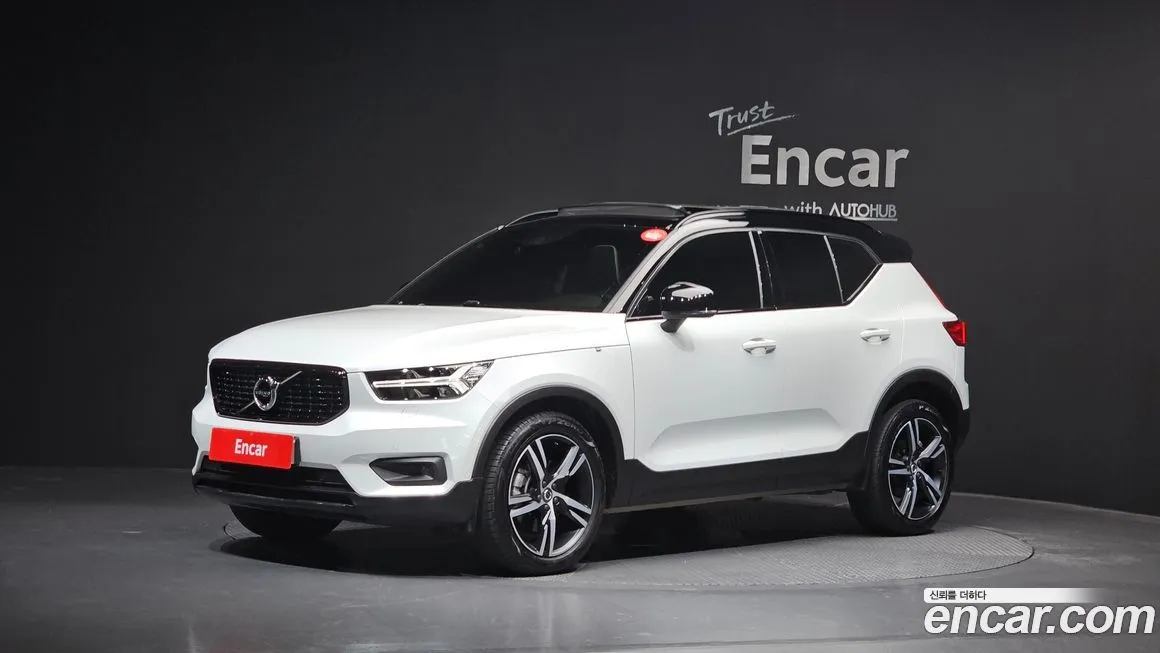 Volvo XC40 — фото 1