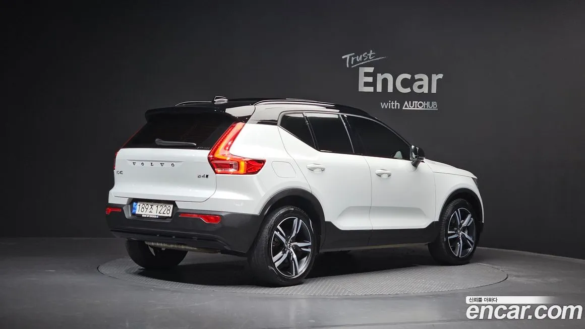 Volvo XC40 — фото 3