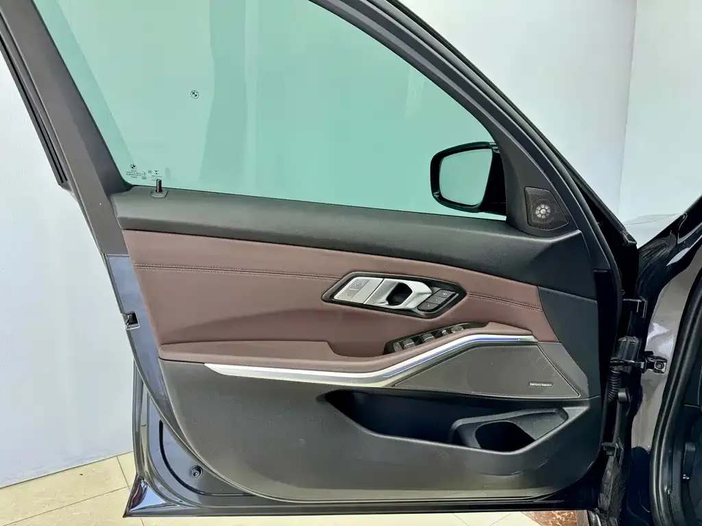 BMW 3 Series 2021 из CN, фото 3