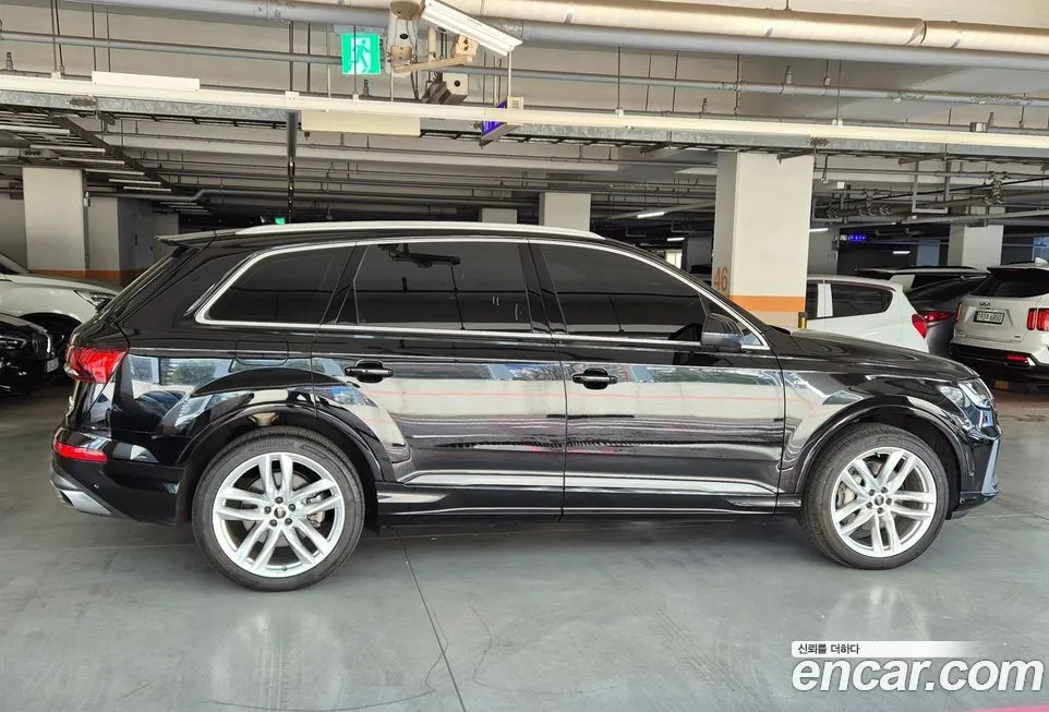 Audi Q7 — фото 10