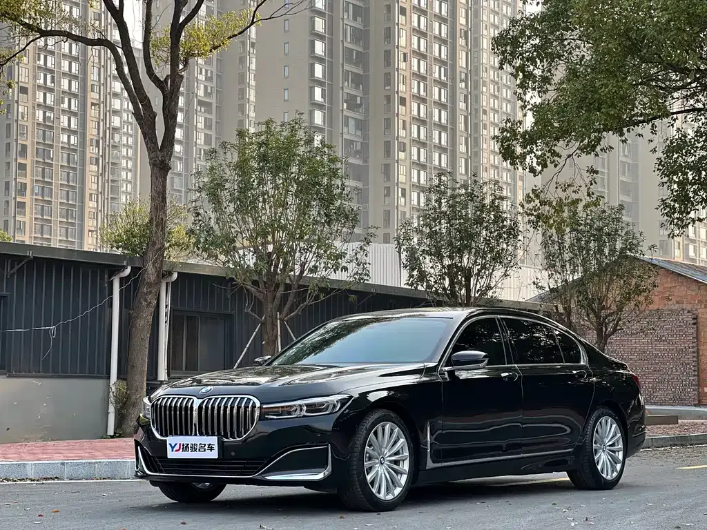 BMW 7 Series — фото 1