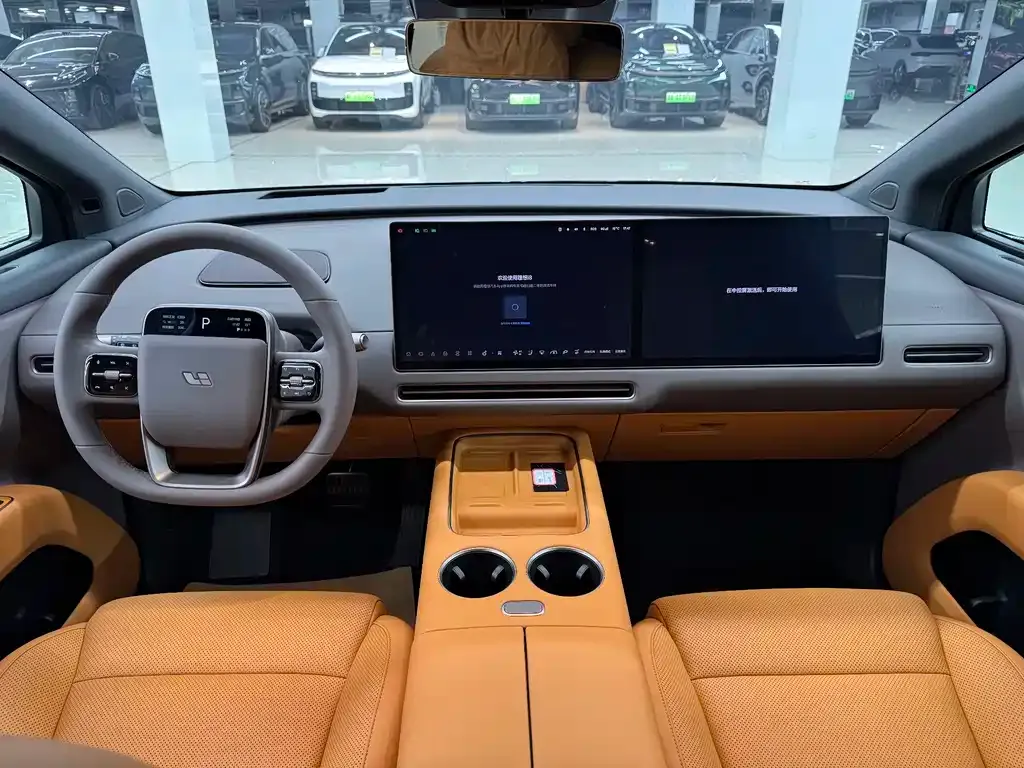 Li Auto i8 — фото 10