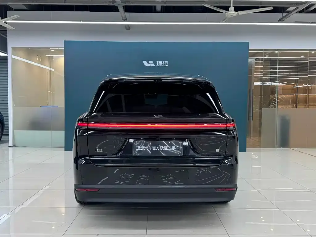 Li Auto i8 — фото 3