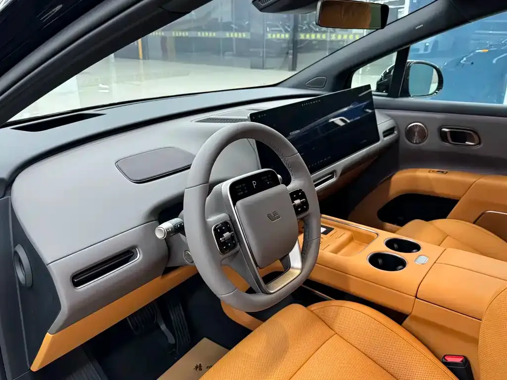 Li Auto i8 — фото 7