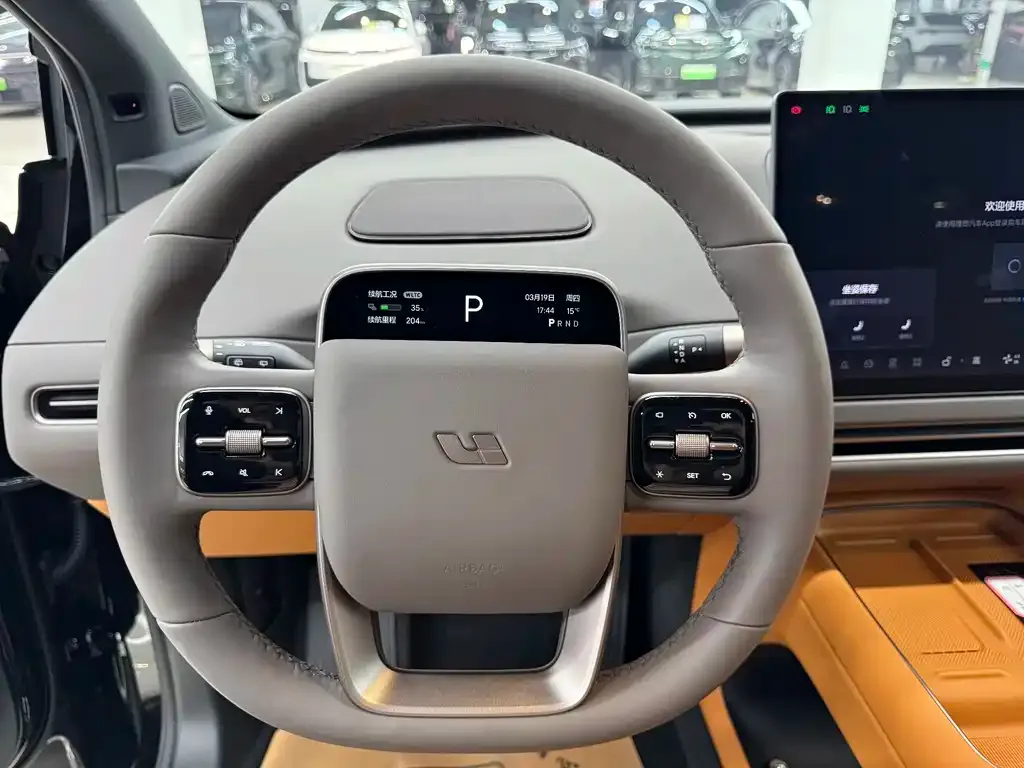 Li Auto i8 — фото 2