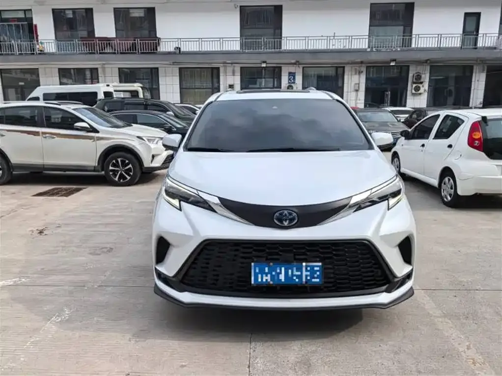 Toyota Granvia 2024 из CN, фото 4
