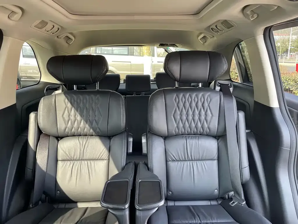 Honda Elysion 2022 из CN, фото 3