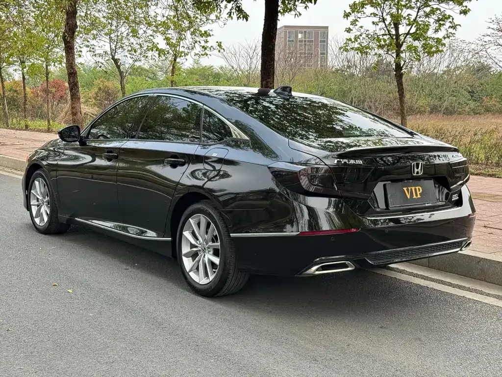 Honda Accord — фото 10