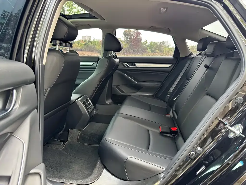 Honda Accord — фото 2