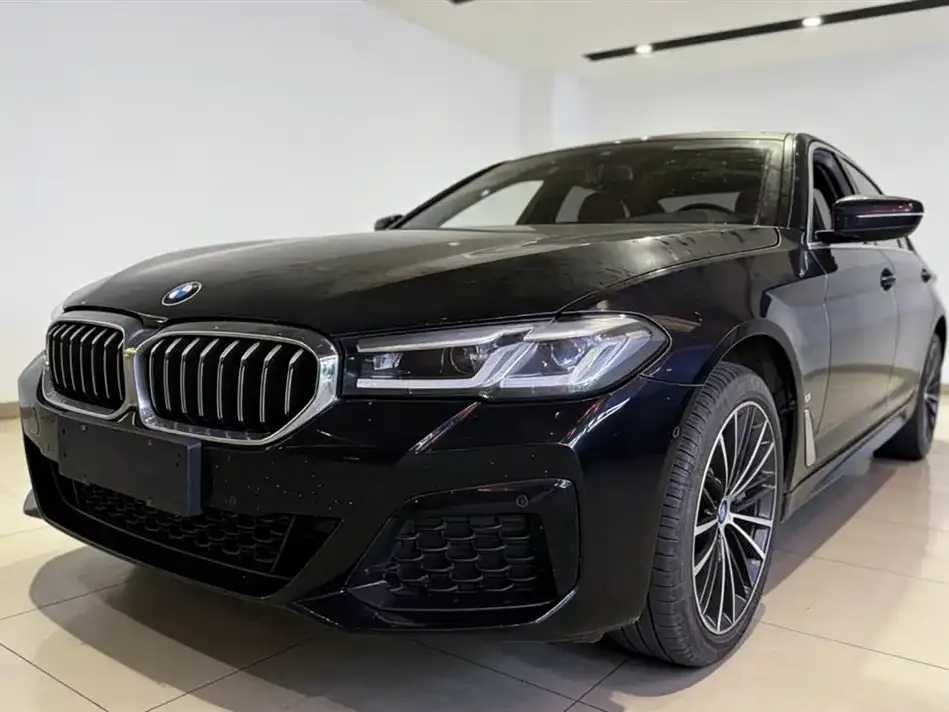 BMW 5 Series — фото 1