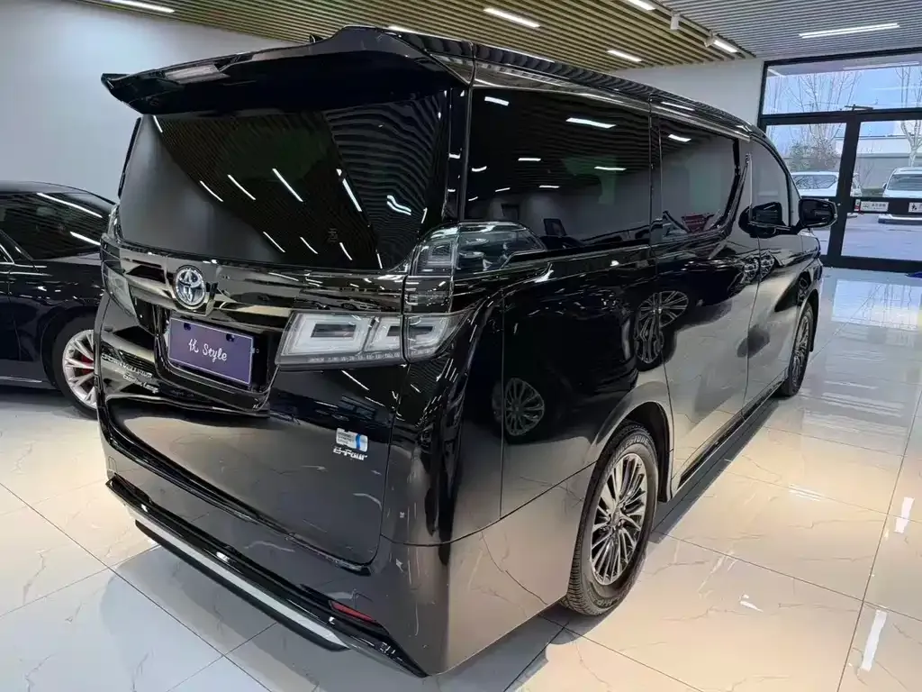 Toyota Vellfire — фото 10