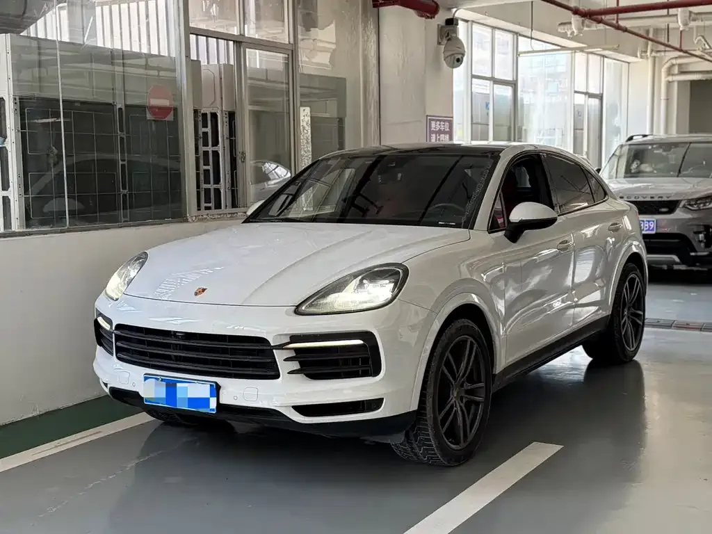 Porsche Cayenne — фото 1