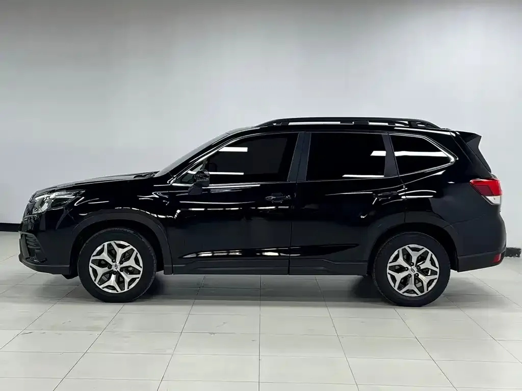 Subaru Forester 2022 из CN, фото 2