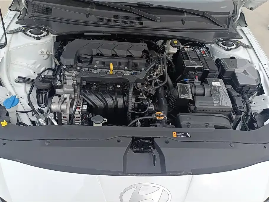 Hyundai Elantra — фото 3