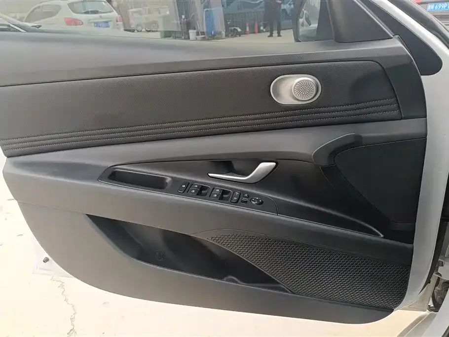 Hyundai Elantra — фото 4