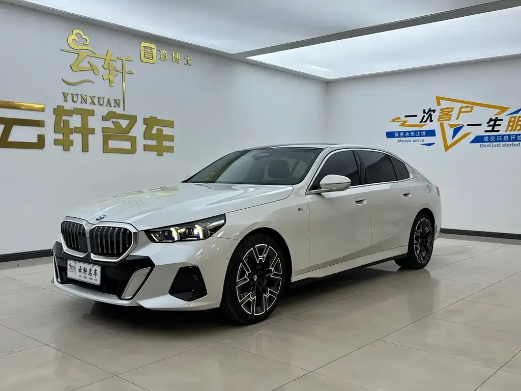 BMW 5 Series 2024 из CN, фото 1