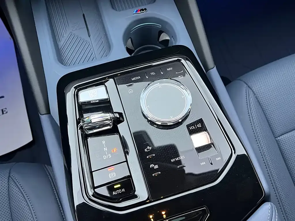 BMW 5 Series 2024 из CN, фото 10