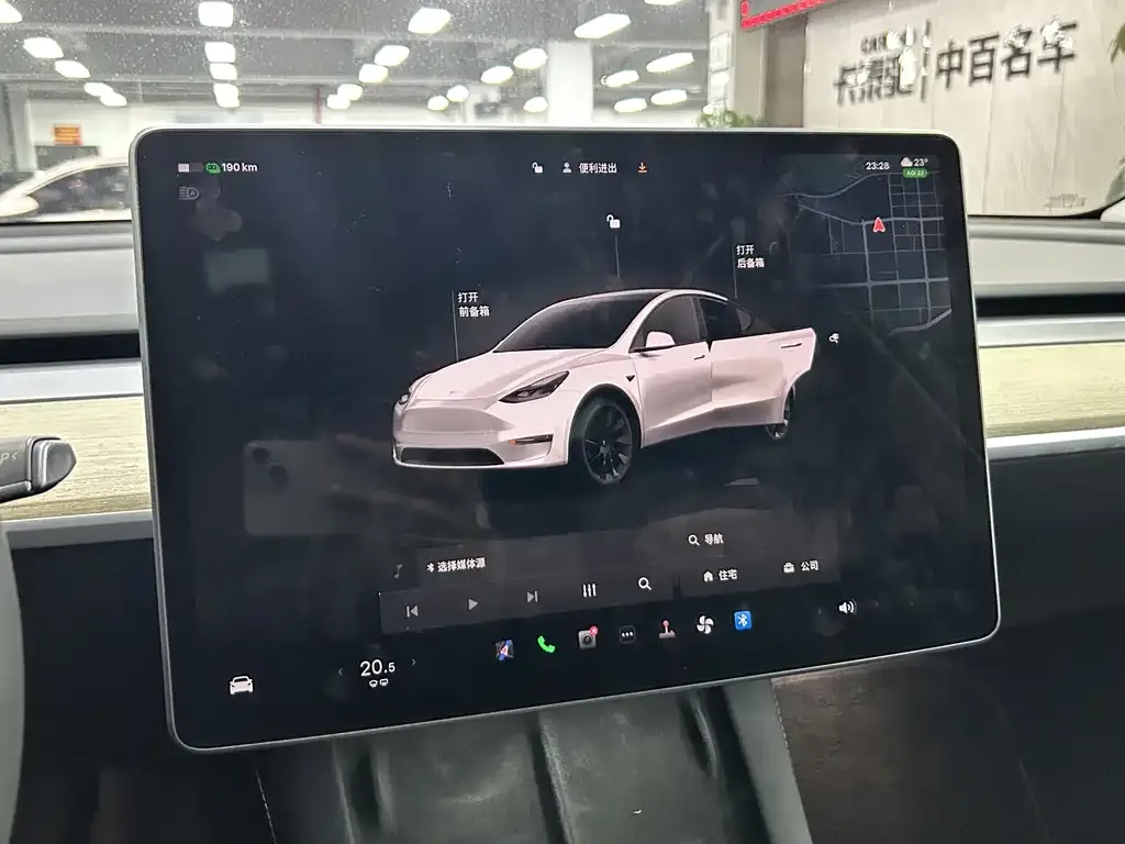 Tesla Model Y — фото 2