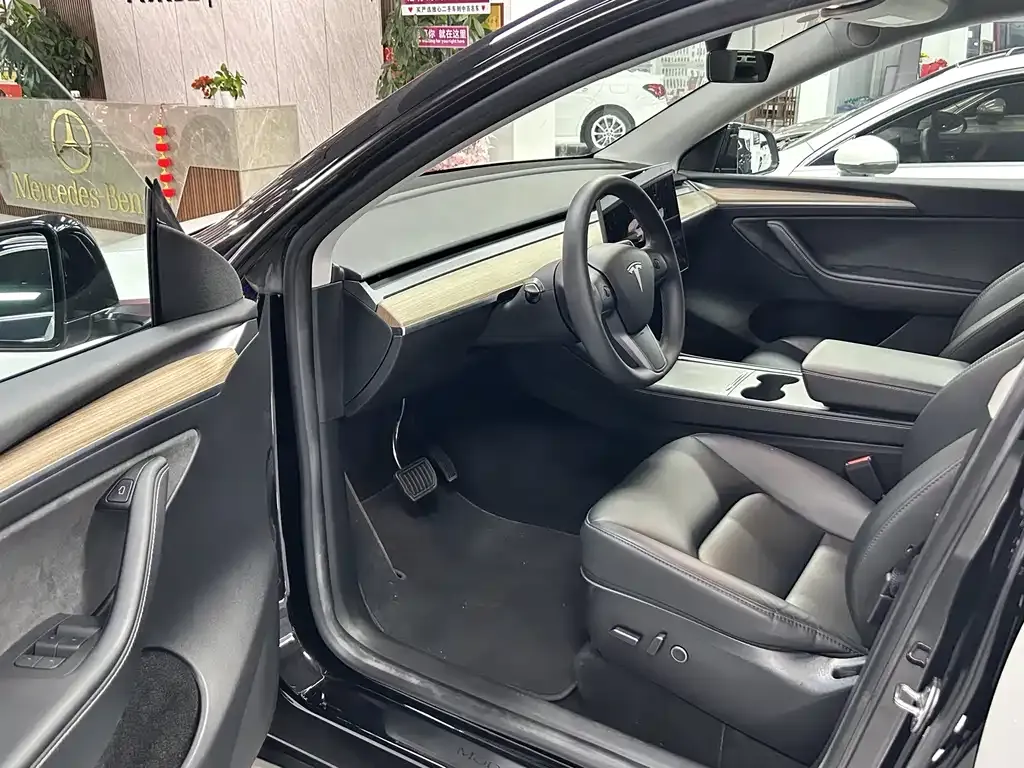 Tesla Model Y — фото 7