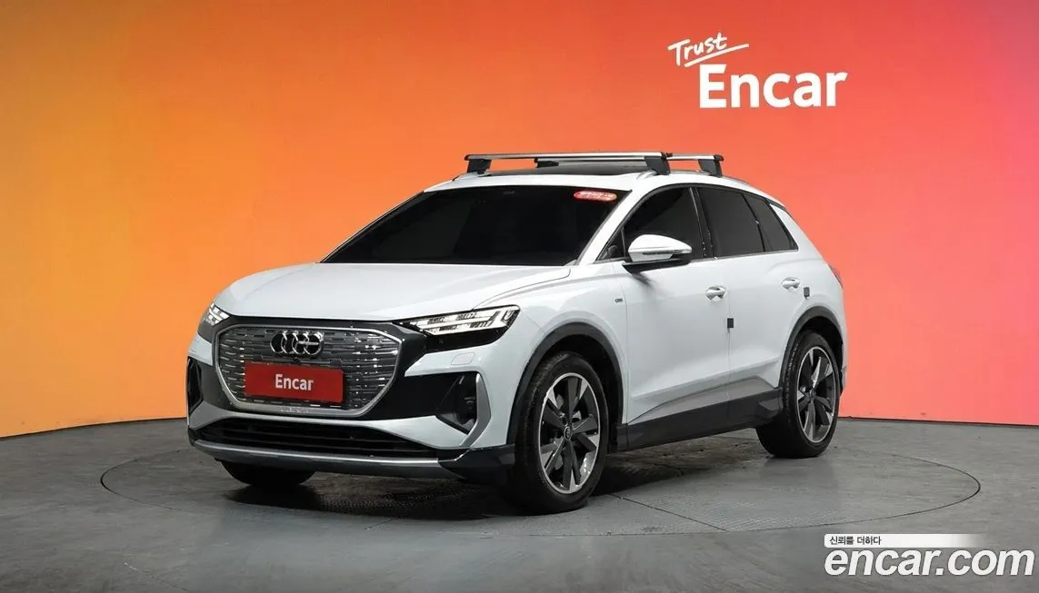Audi Q4 e-tron — фото 1