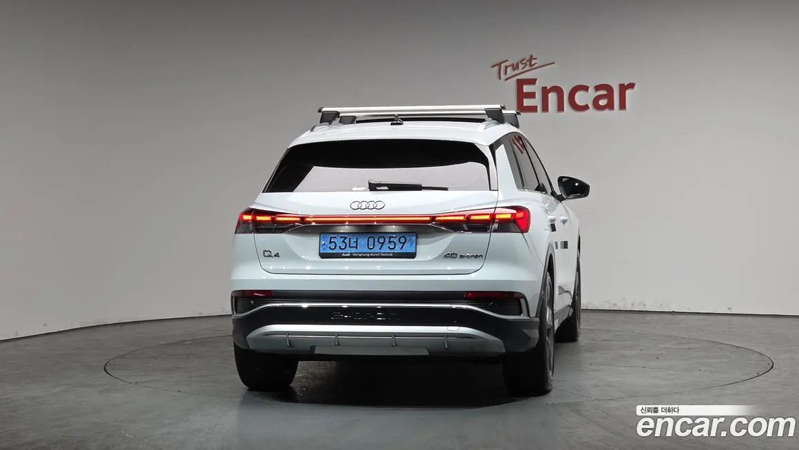 Audi Q4 e-tron — фото 8
