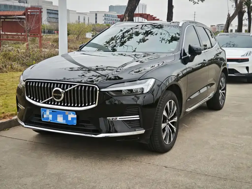 Volvo XC60 — фото 1