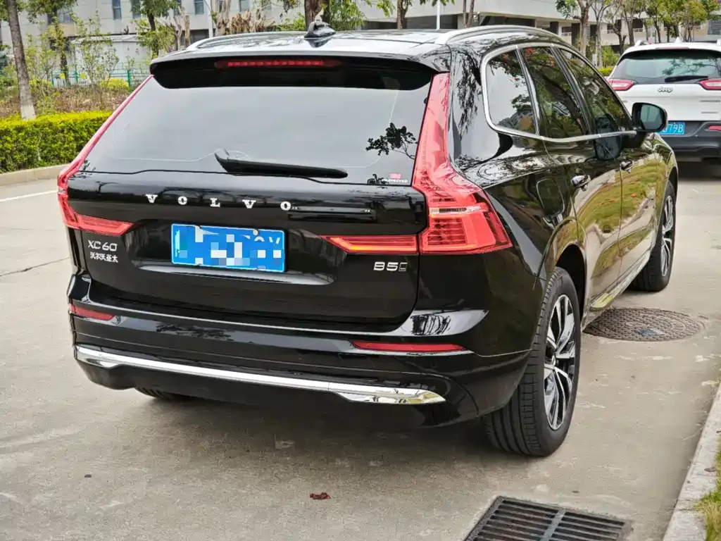 Volvo XC60 — фото 2