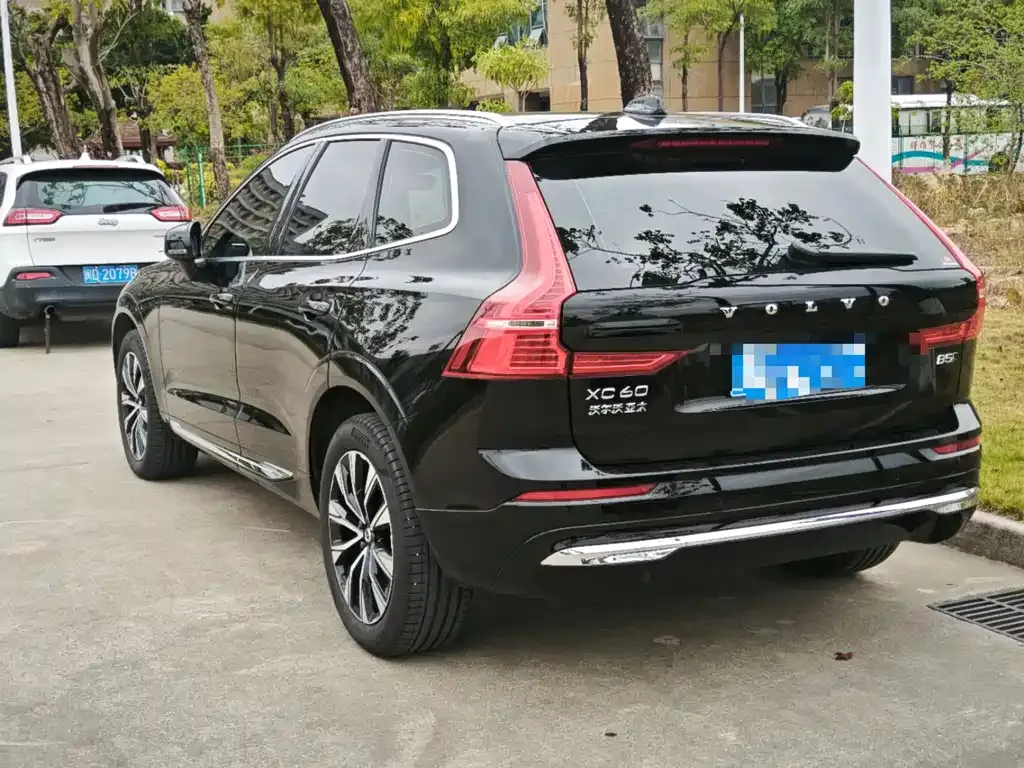 Volvo XC60 — фото 10