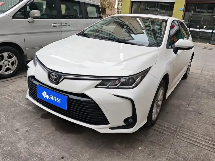 Toyota Corolla 2023 из CN, фото 1