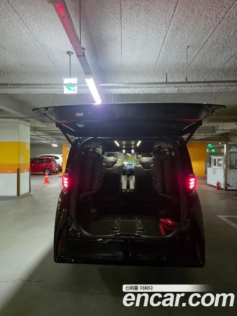 Toyota Alphard — фото 2