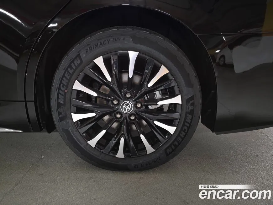 Toyota Alphard — фото 10