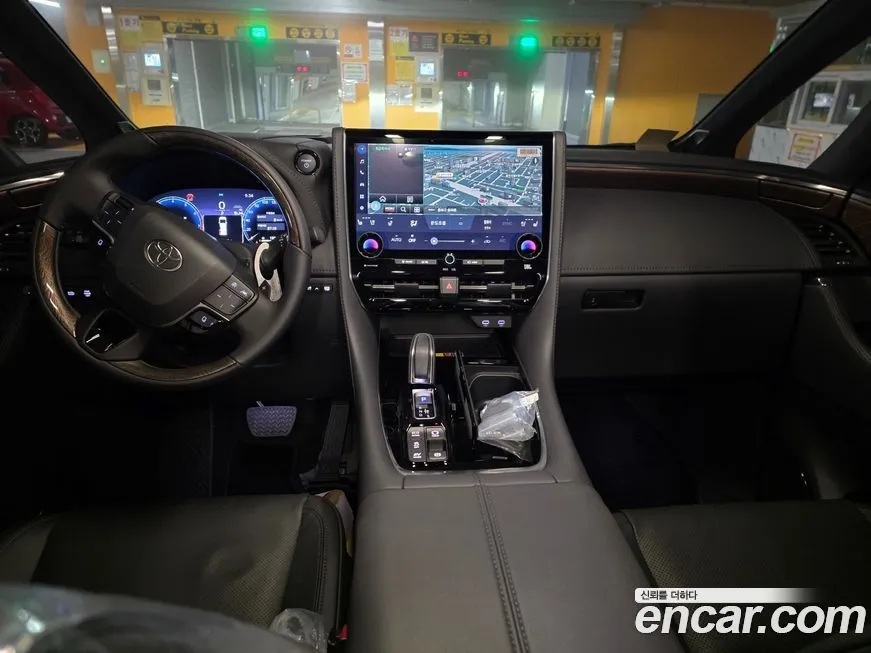 Toyota Alphard — фото 8