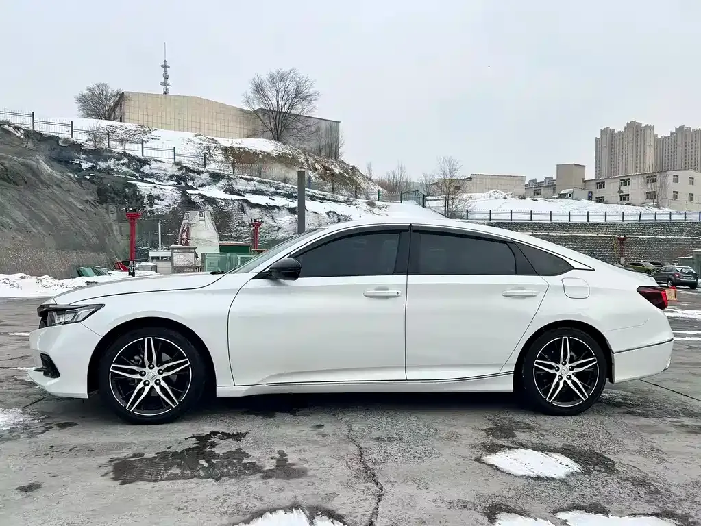 Honda Accord — фото 8