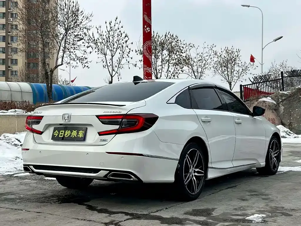 Honda Accord — фото 10