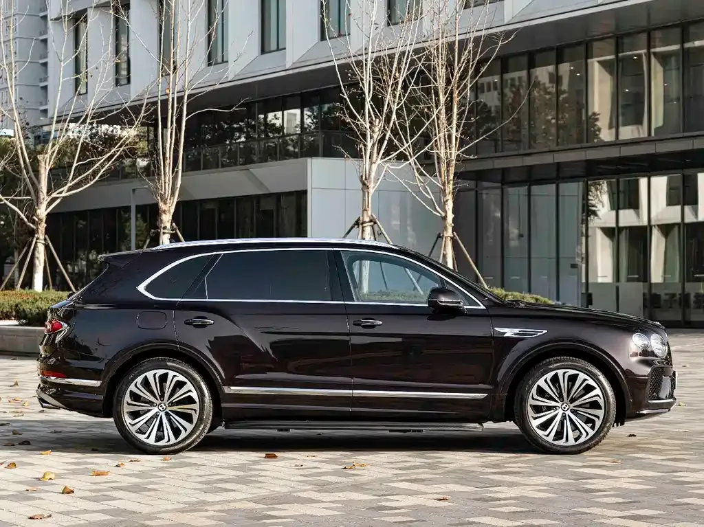 Bentley Bentayga 2023 из CN, фото 8