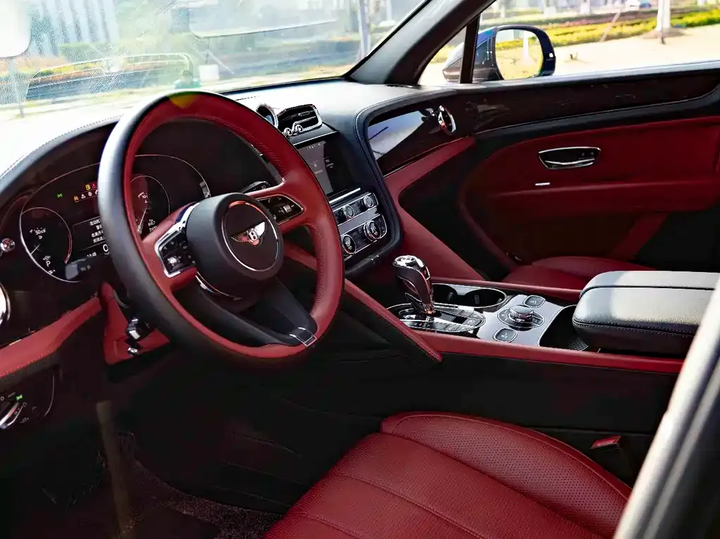 Bentley Bentayga 2023 из CN, фото 6