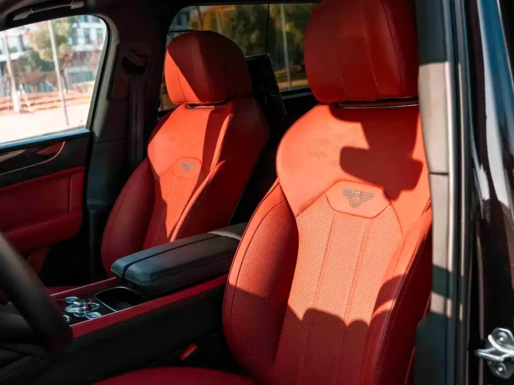 Bentley Bentayga 2023 из CN, фото 5