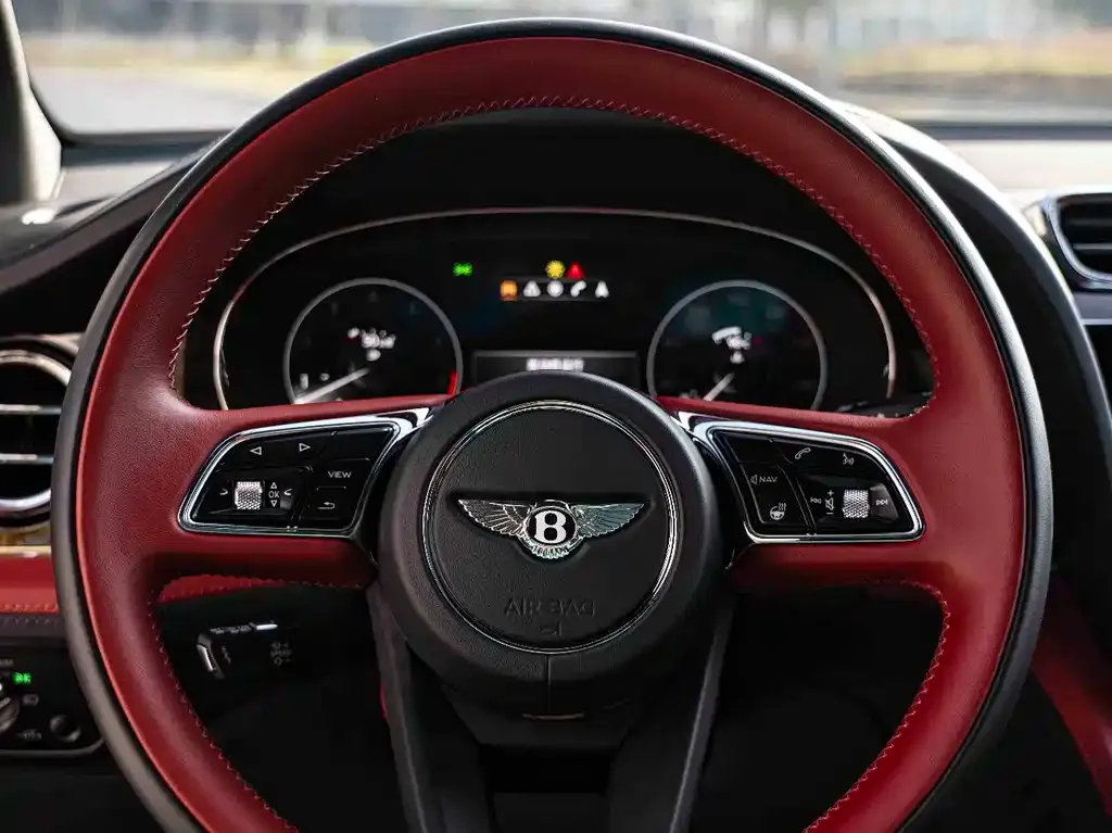 Bentley Bentayga 2023 из CN, фото 3