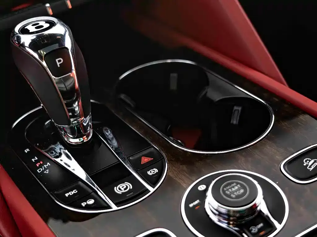 Bentley Bentayga 2023 из CN, фото 4