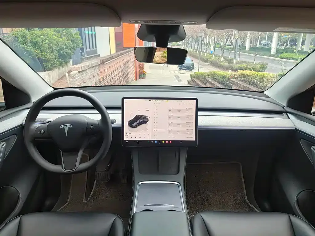 Tesla Model Y — фото 2