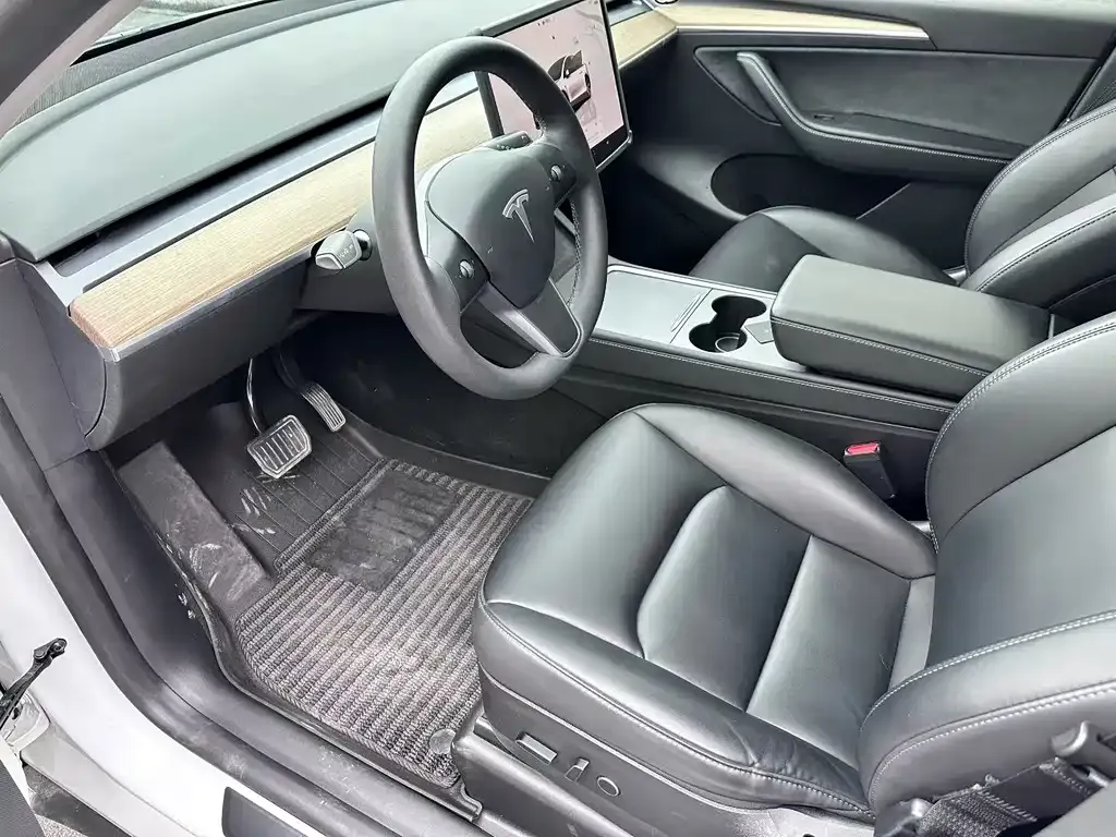 Tesla Model Y — фото 7