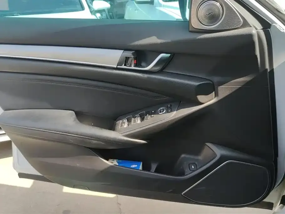 Honda Accord — фото 10
