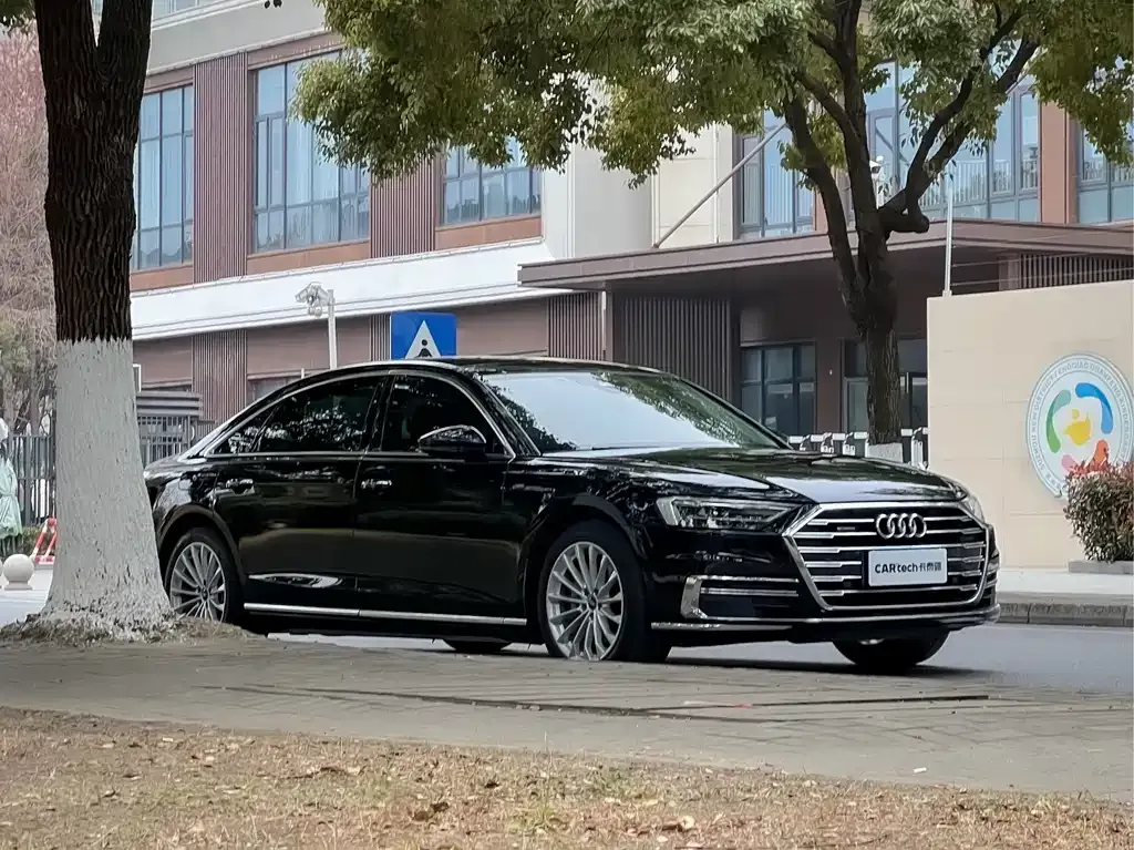 Audi A8 — фото 2