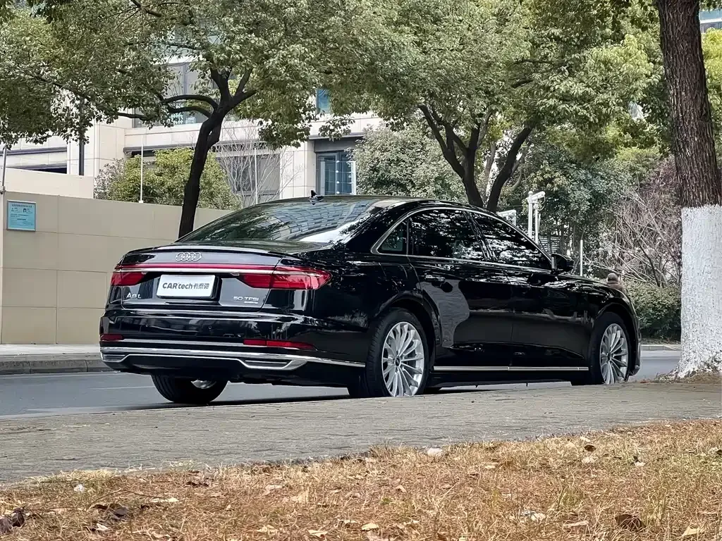 Audi A8 — фото 4