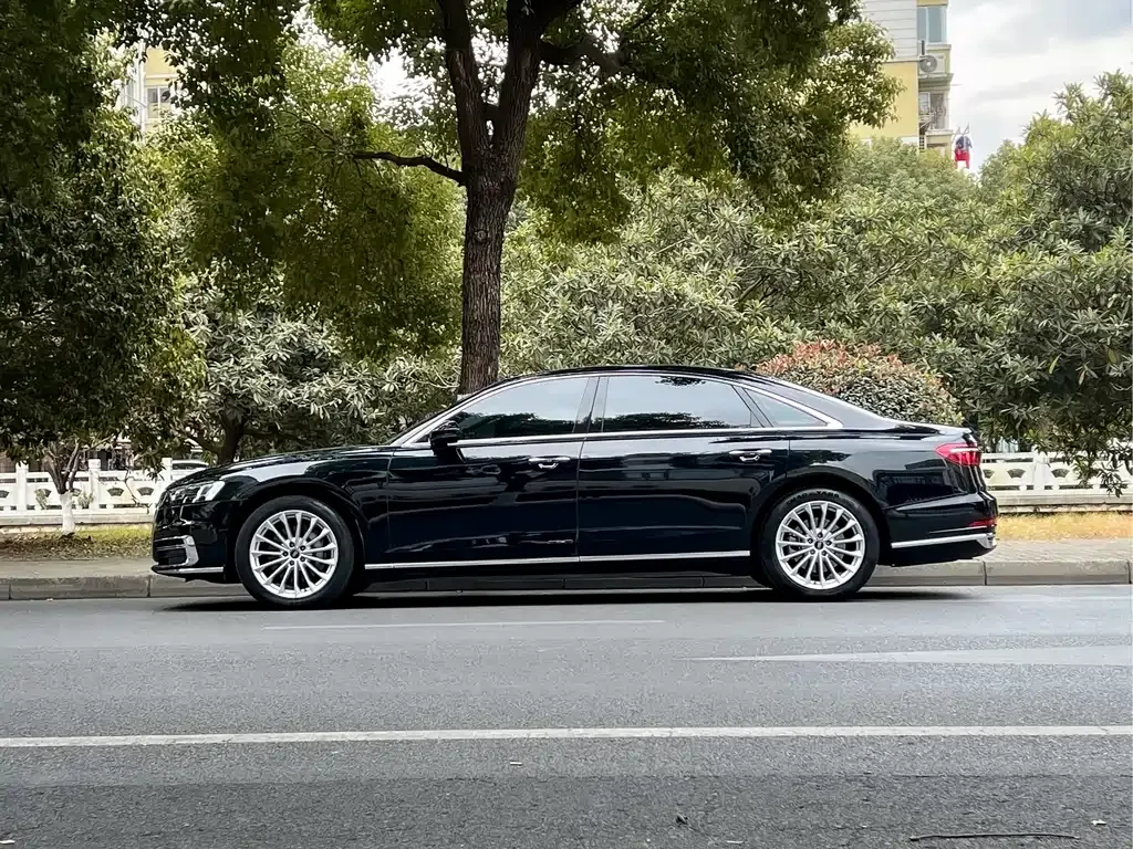 Audi A8 — фото 5